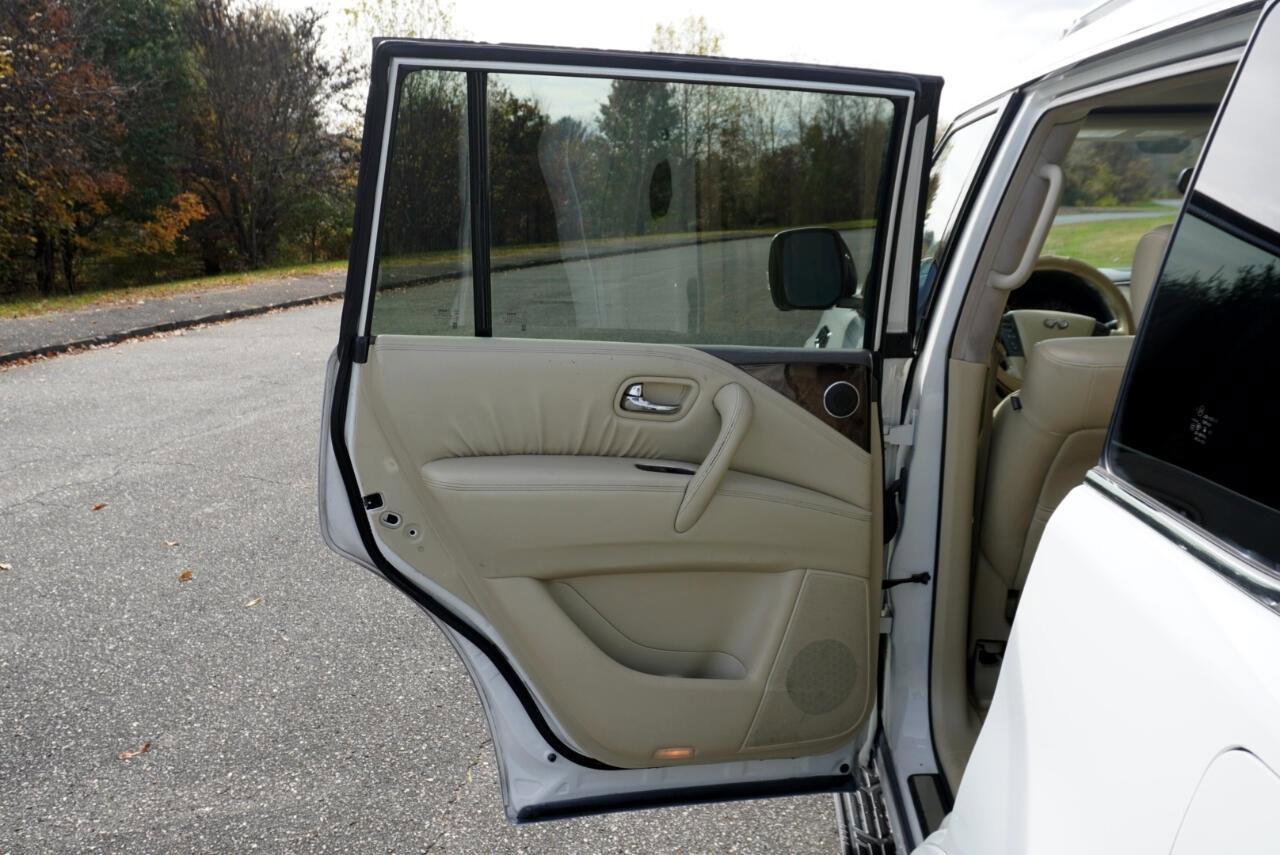 Used 2011 INFINITI QX56 2WD w/ Deluxe Touring Pkg image 17