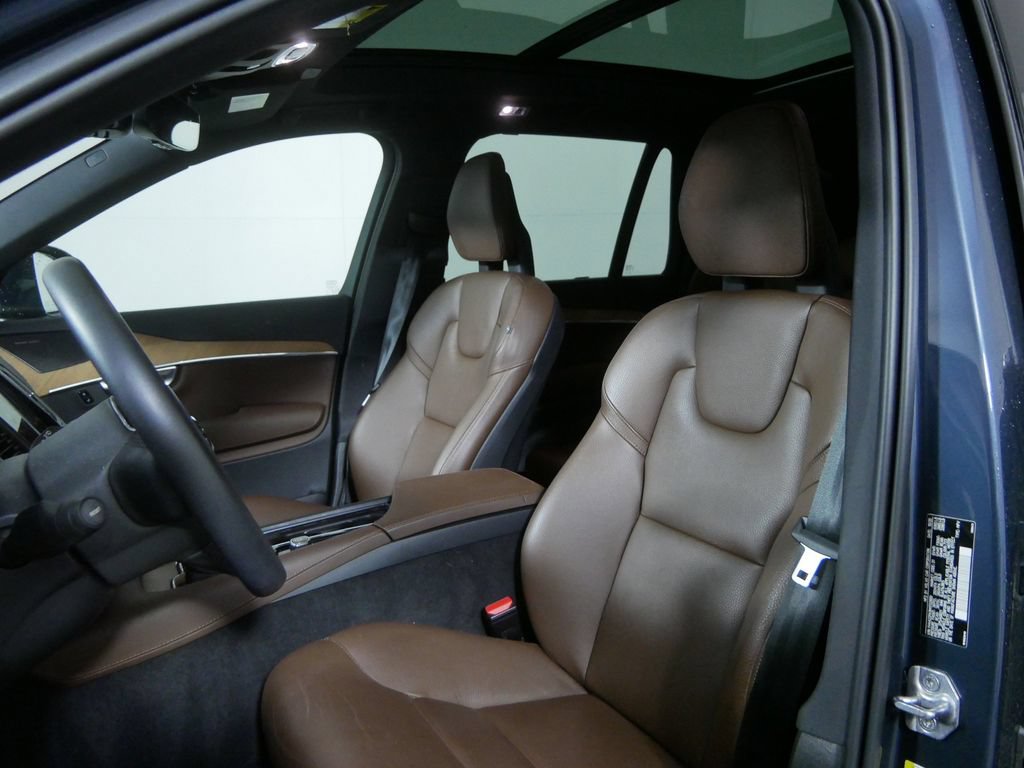 Used 2021 Volvo XC90 T6 Momentum w/ Climate Package AWD/4WD image 12