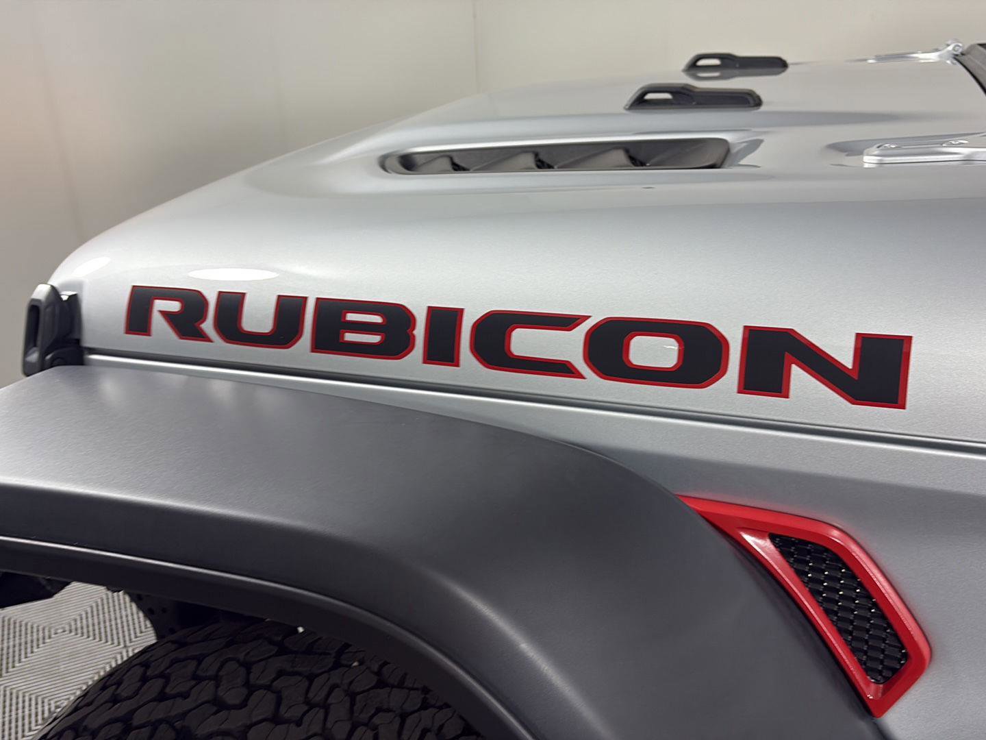 Used 2023 Jeep Wrangler Unlimited Rubicon AWD/4WD image 11