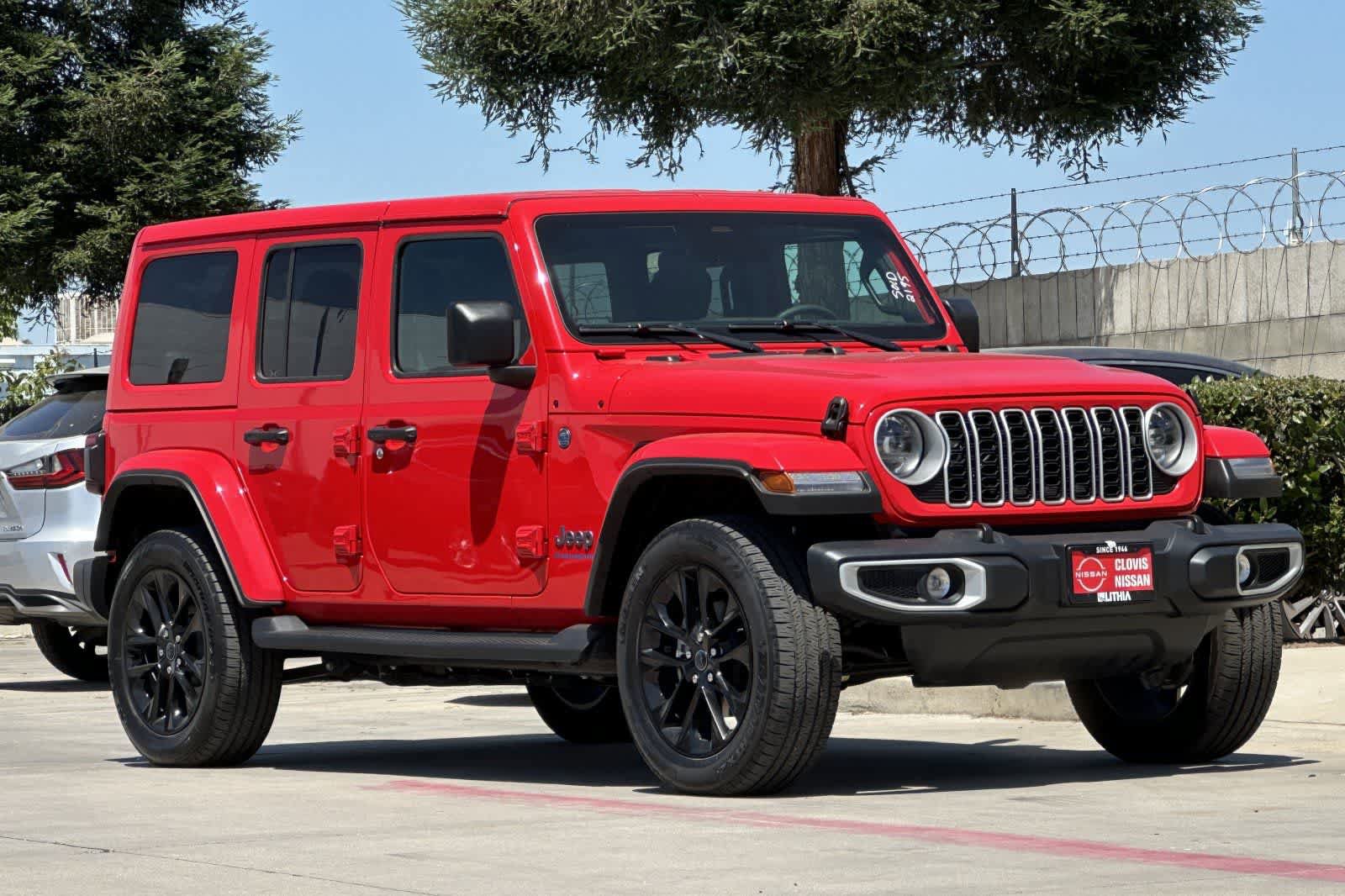 Used 2025 Jeep Wrangler Unlimited Sahara AWD/4WD image 10