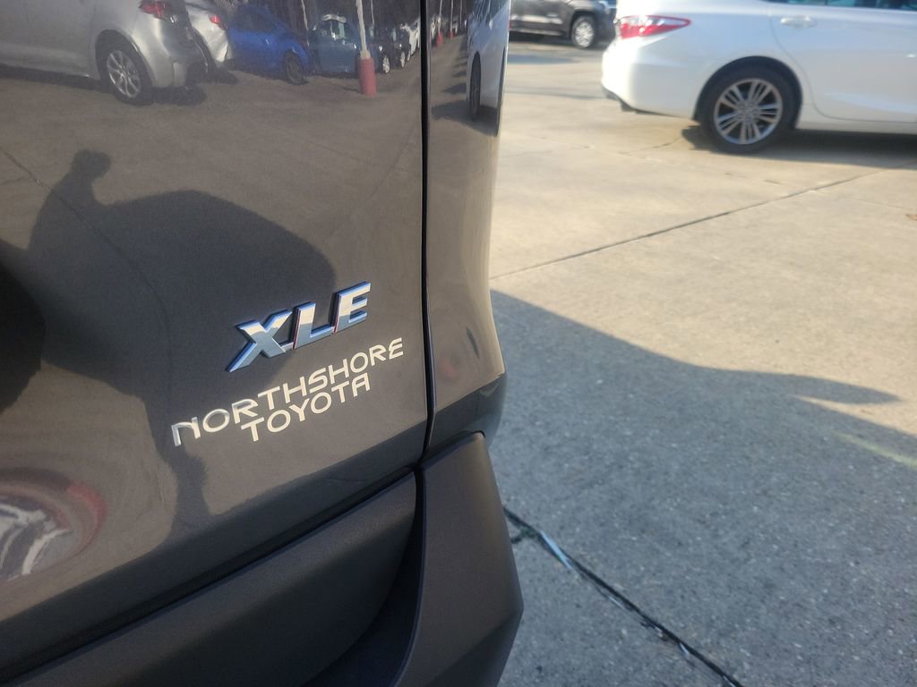 Used 2023 Toyota RAV4 XLE w/ Convenience Package image 7