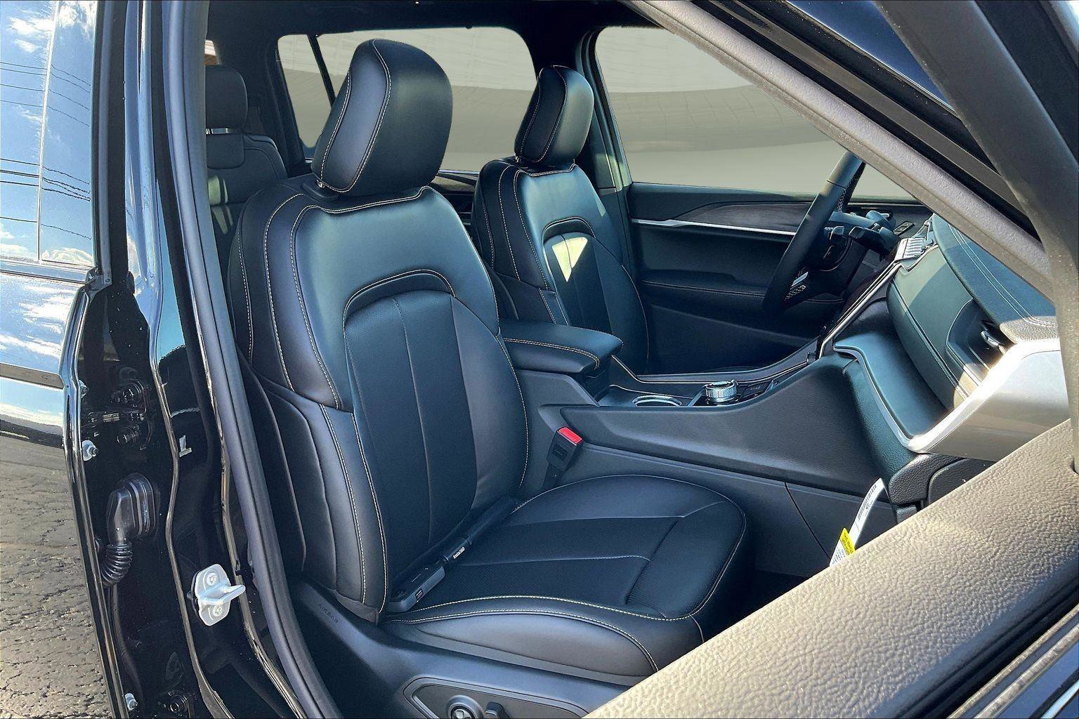 New 2025 Jeep Grand Cherokee L Limited w/ Luxury Tech Group II image 11