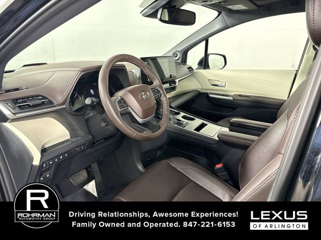 Used 2022 Toyota Sienna Platinum image 5