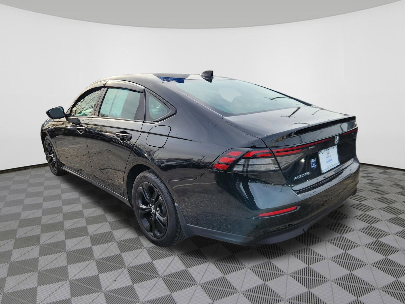 Certified 2025 Honda Accord SE image 3