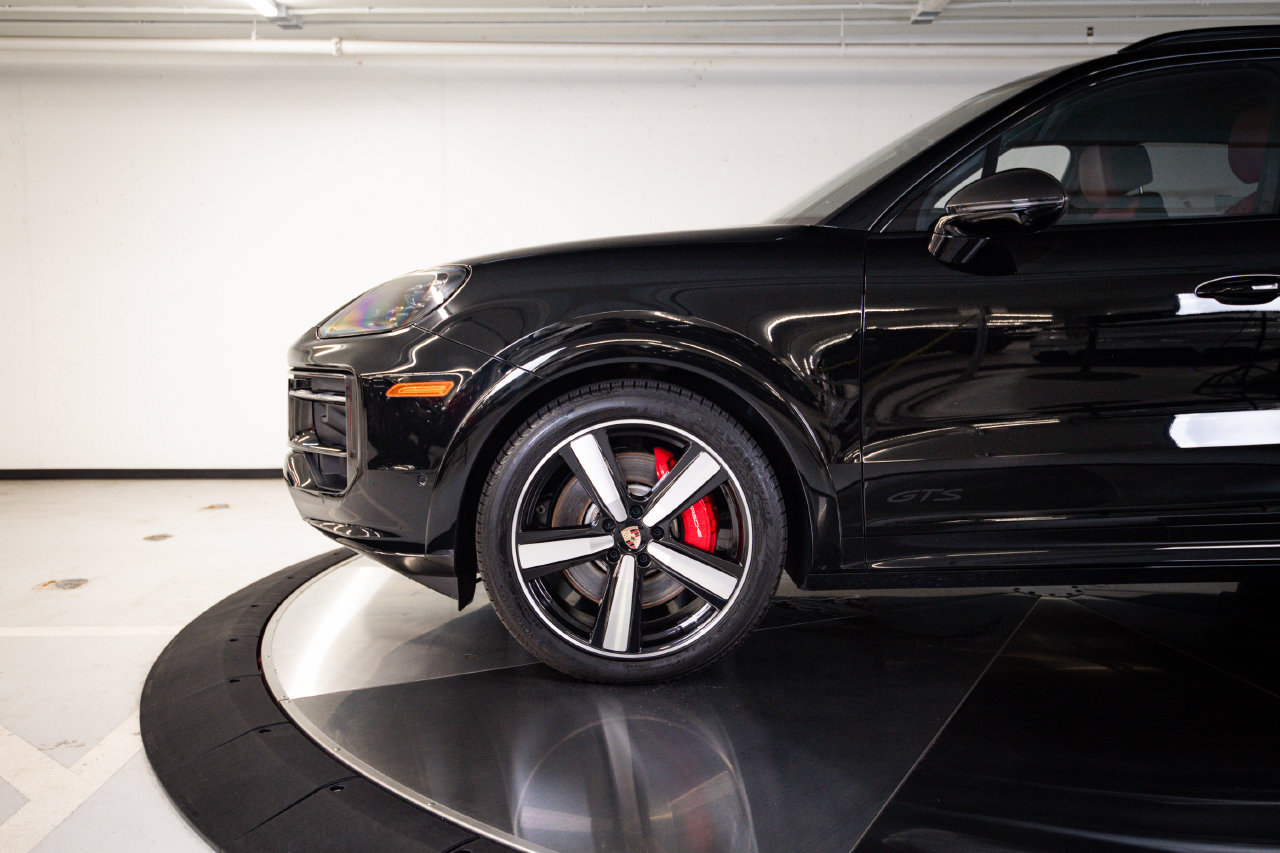 Certified 2026 Porsche Cayenne GTS AWD/4WD image 11