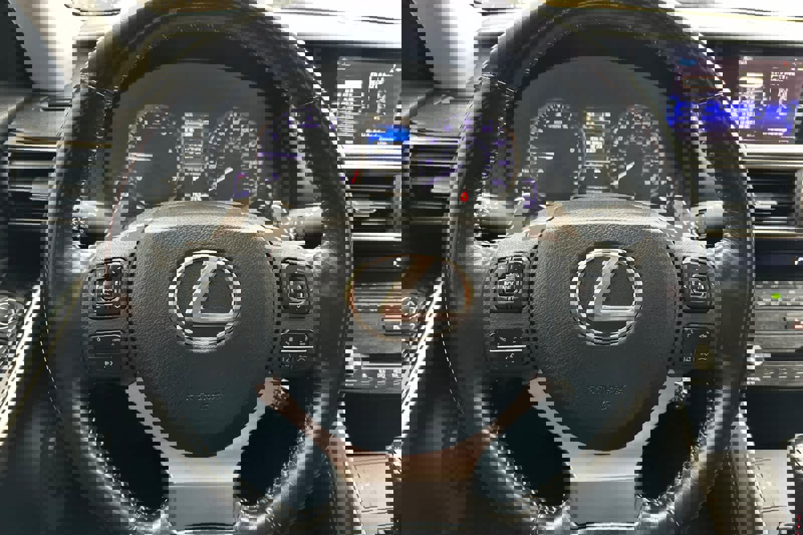 Used 2017 Lexus IS 300 AWD image 22