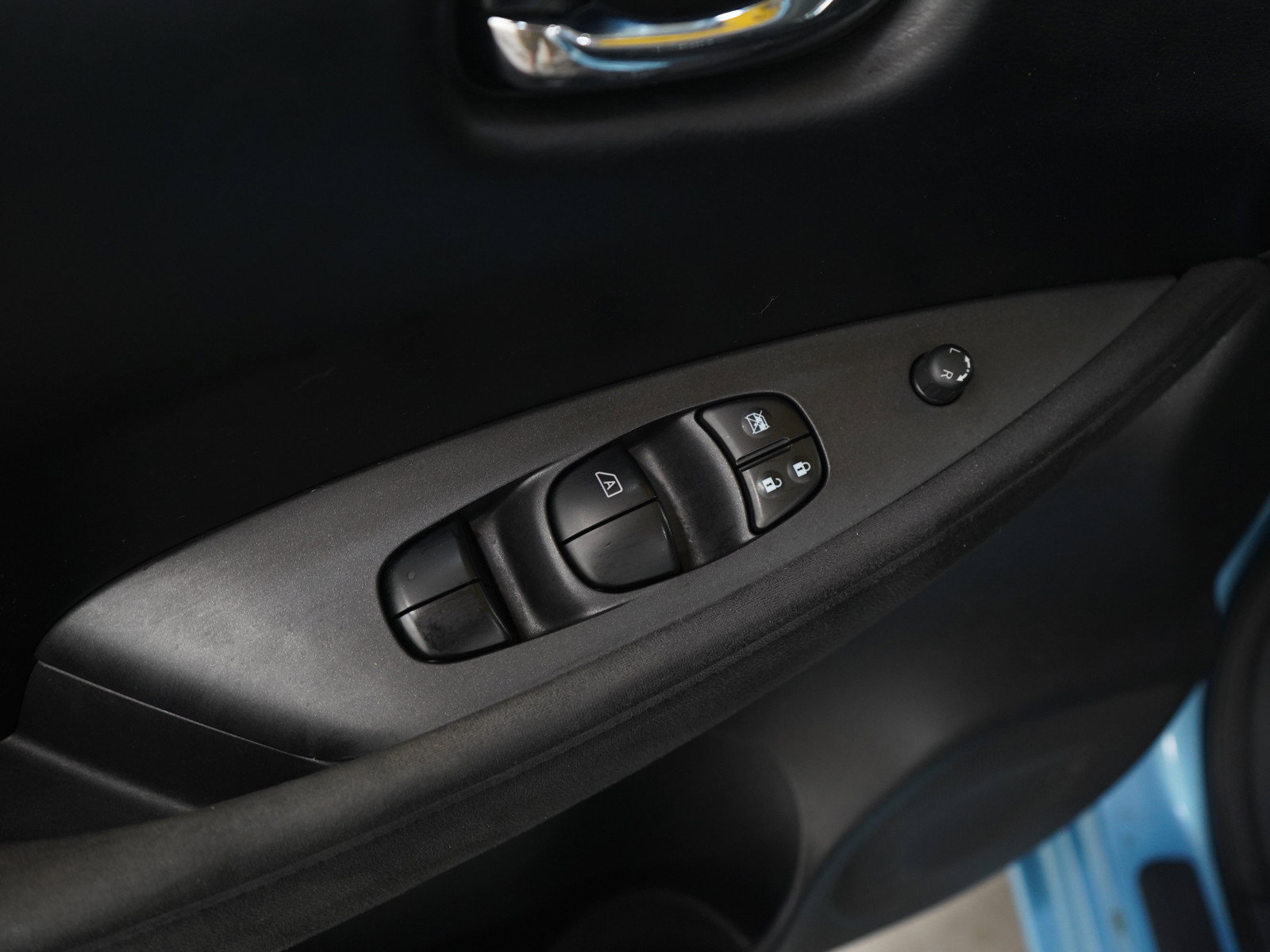 Used 2015 Nissan Leaf S w/ Charge Package FWD image 19