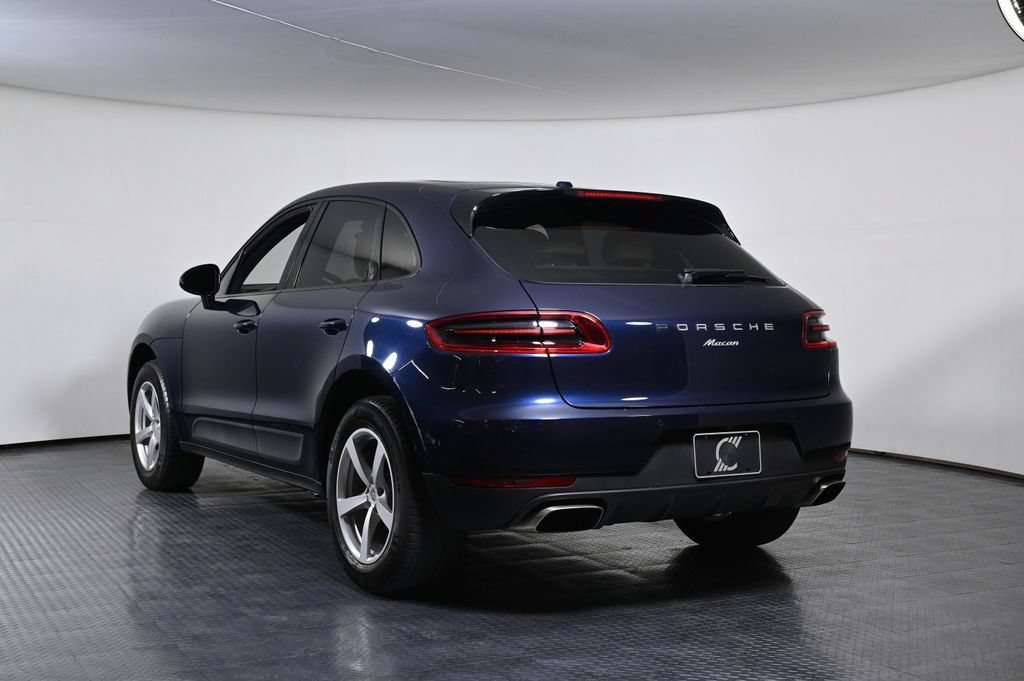 Certified 2018 Porsche Macan AWD/4WD image 3