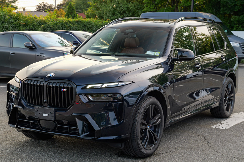Used 2024 BMW X7 M60i w/ Executive Package AWD/4WD image 3