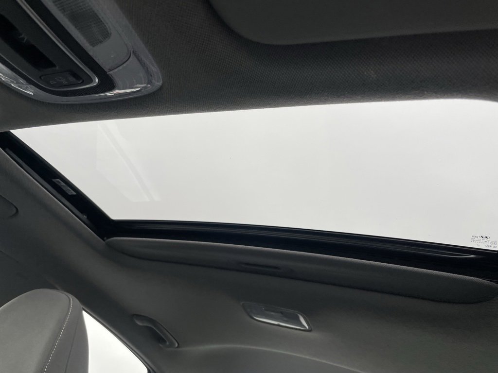 Used 2025 Hyundai Elantra SEL image 21