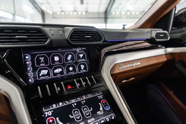 Used 2022 Lamborghini Urus AWD/4WD image 14