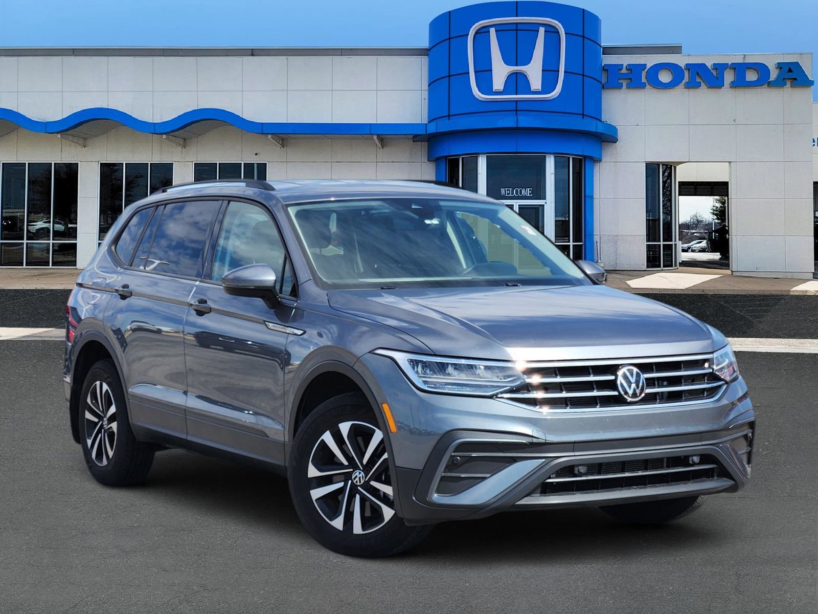 Used 2023 Volkswagen Tiguan S w/ Driver Assistance Package image 1