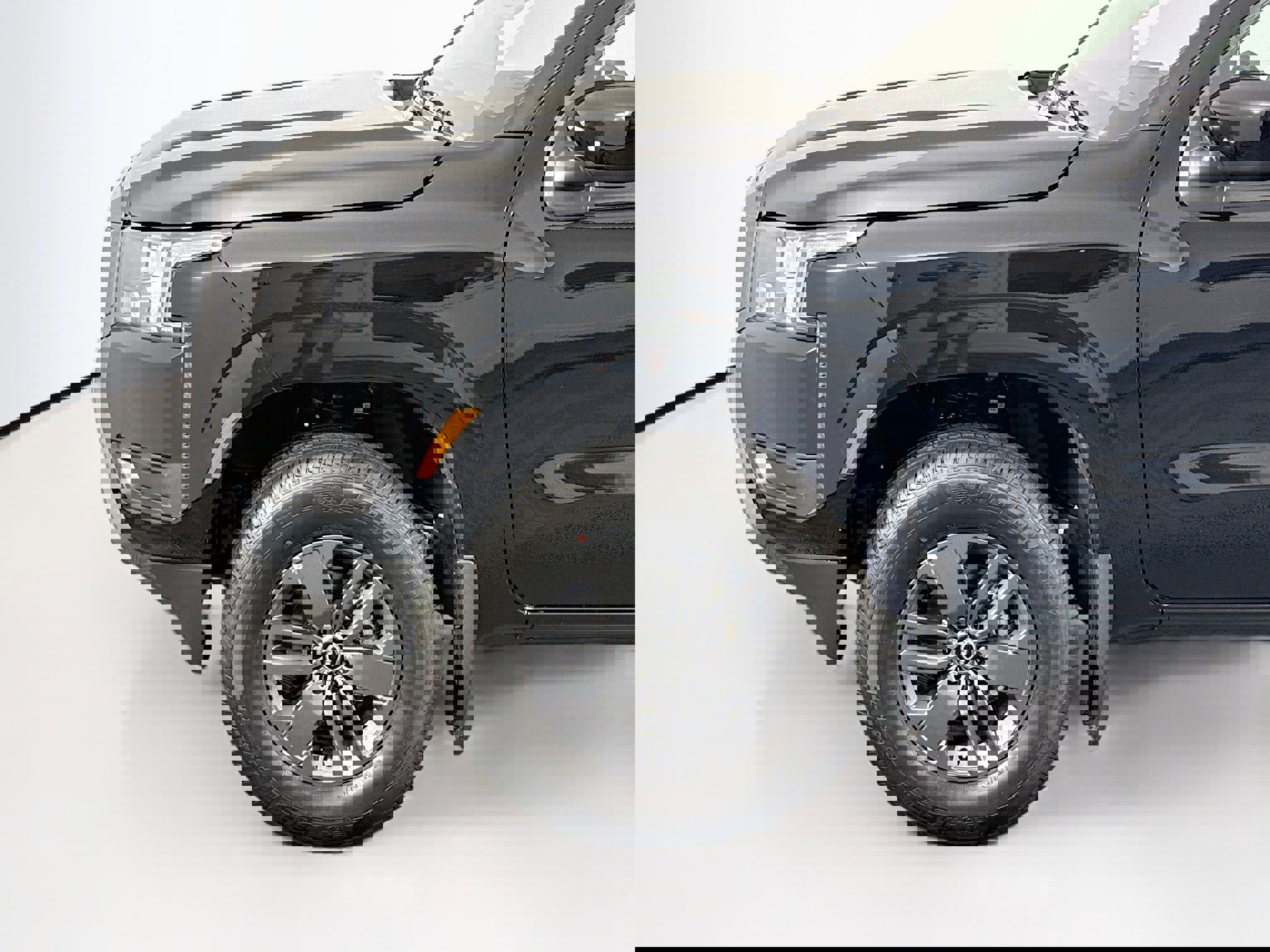 Used 2025 Nissan Frontier SV image 41