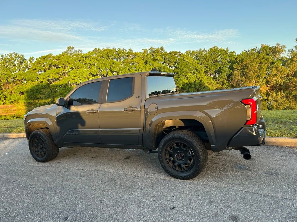 Certified 2025 Toyota Tacoma SR5 AWD/4WD image 3