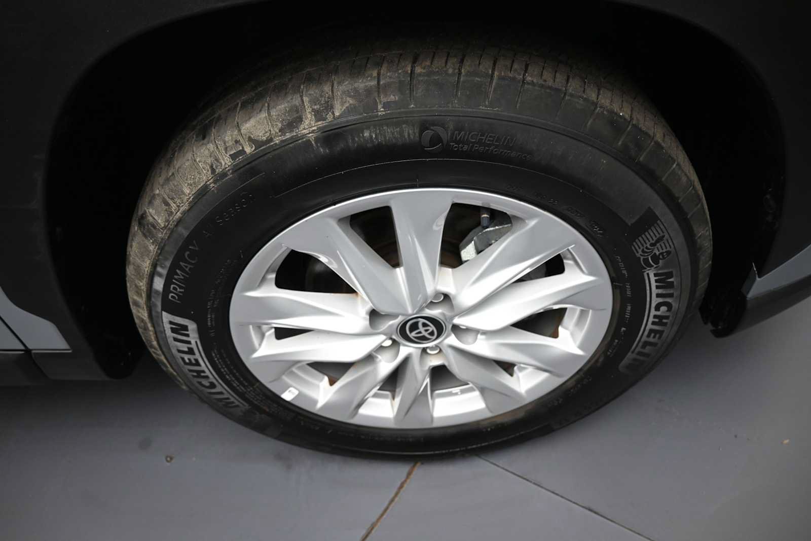 Used 2024 Toyota Corolla Cross LE w/ Moonroof Package AWD/4WD image 12