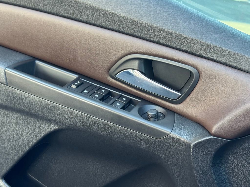 Used 2015 Chevrolet Cruze LTZ w/ Sun, Sound and Sport Package image 38