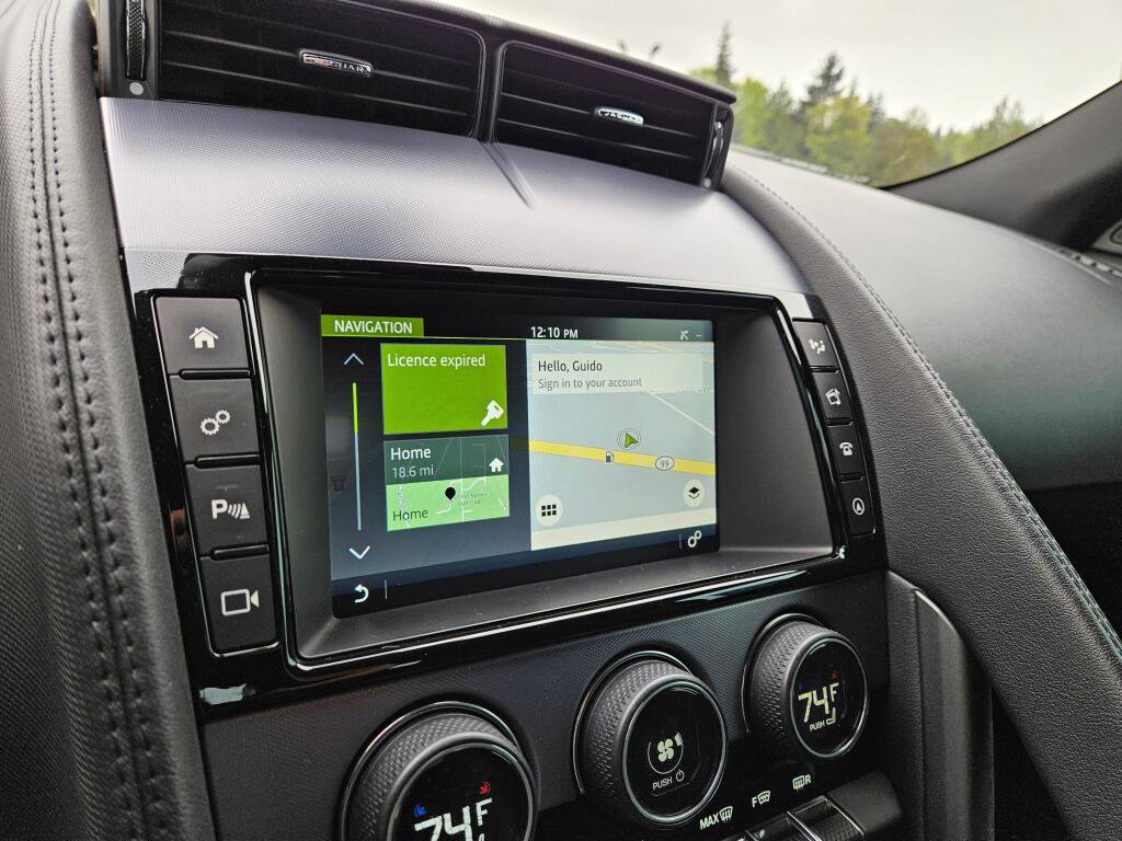 Used 2018 Jaguar F-TYPE Convertible RWD image 24