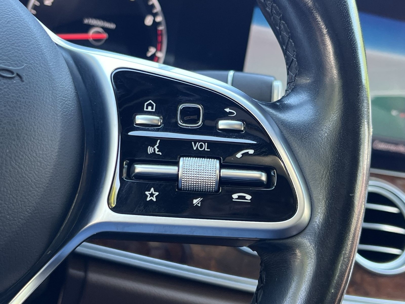 Used 2019 Mercedes-Benz E 300 4MATIC image 37