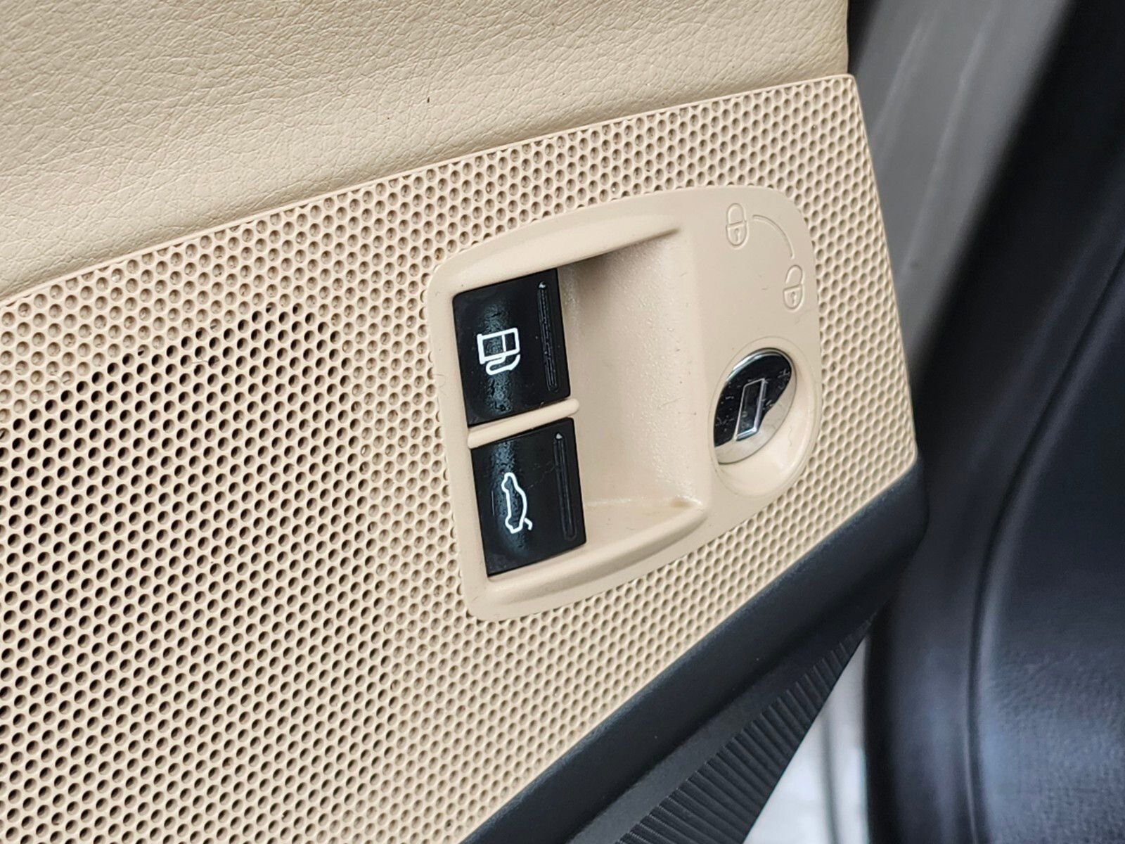 Used 2013 Volkswagen CC Sport image 18