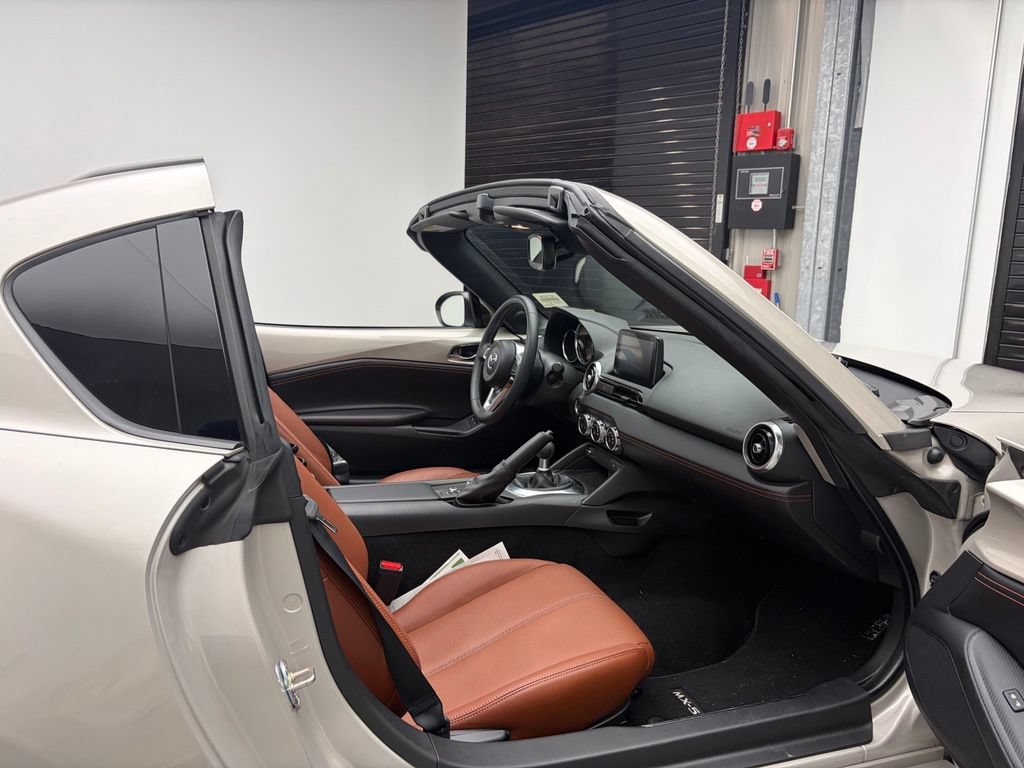 Used 2022 MAZDA MX-5 Miata RF Grand Touring RWD image 13