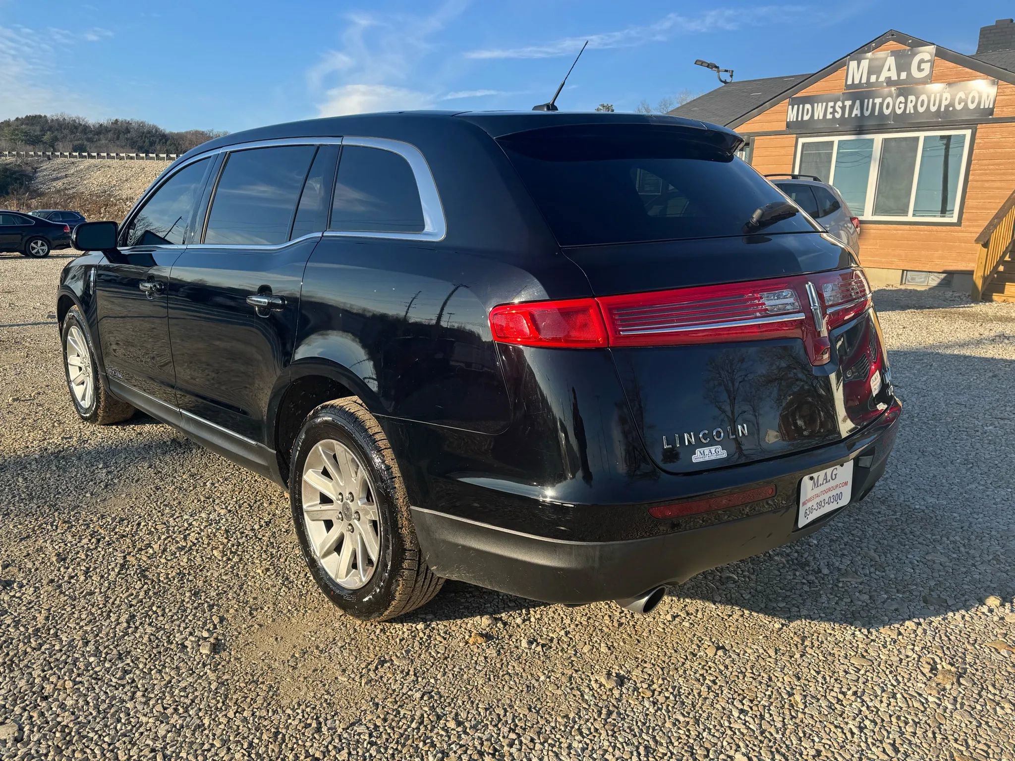 Used 2017 Lincoln MKT AWD image 3