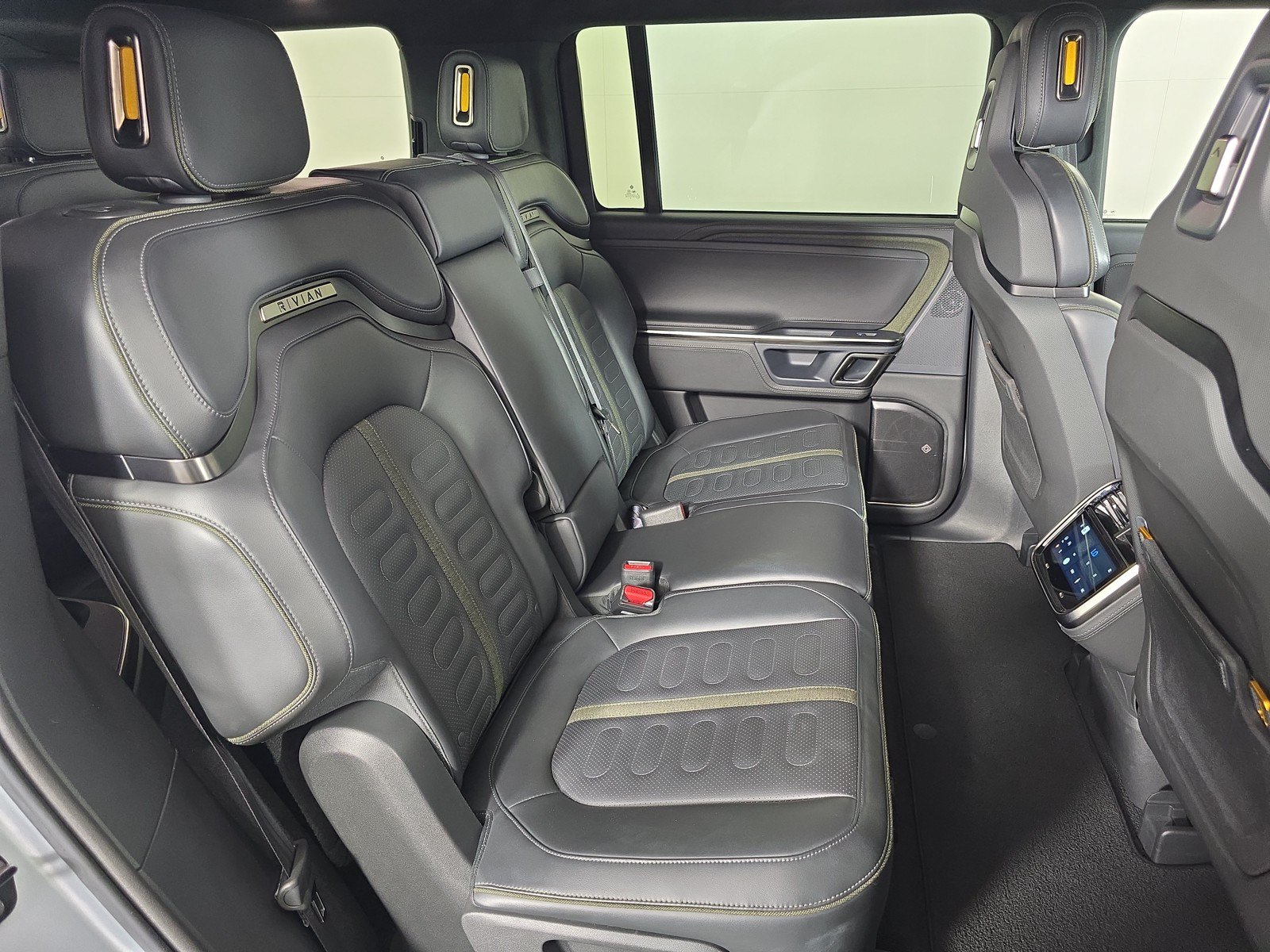 Used 2024 Rivian R1S Adventure AWD/4WD image 23