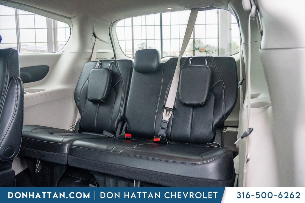 Used 2023 Chrysler Pacifica Touring-L FWD image 21