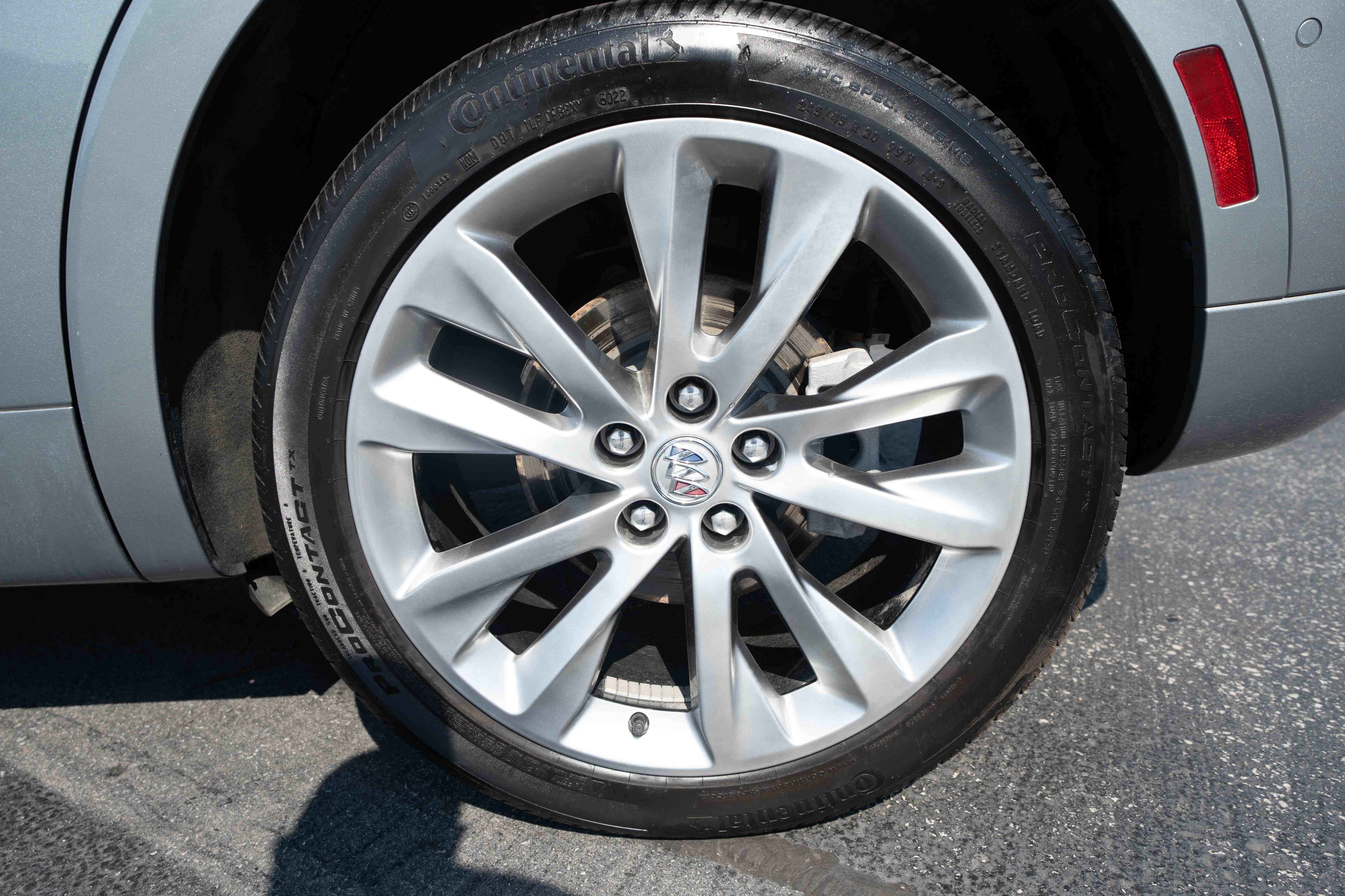 Used 2023 Buick Envision Avenir AWD/4WD image 30