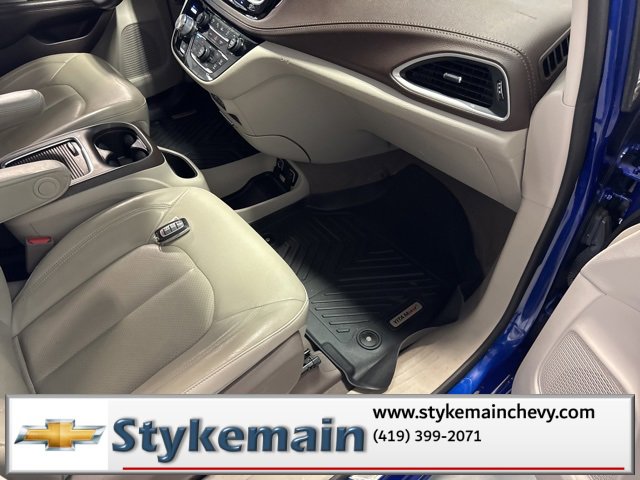 Used 2021 Chrysler Pacifica Touring-L w/ Uconnect Theater Family Group image 26