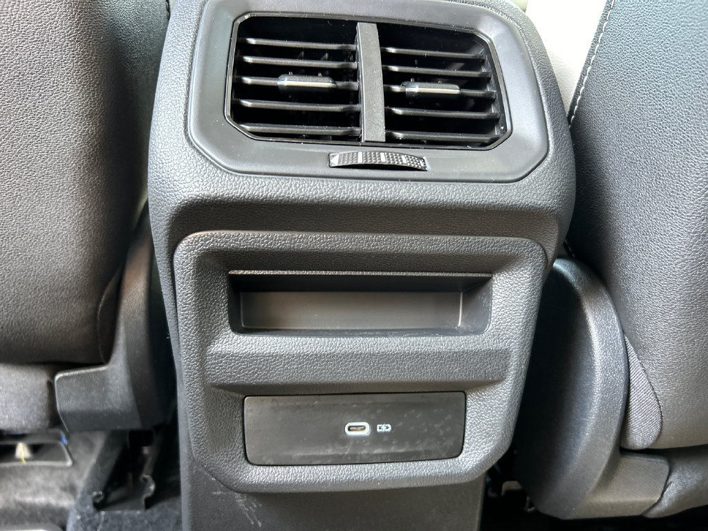 Used 2025 Volkswagen Taos SE AWD/4WD image 25