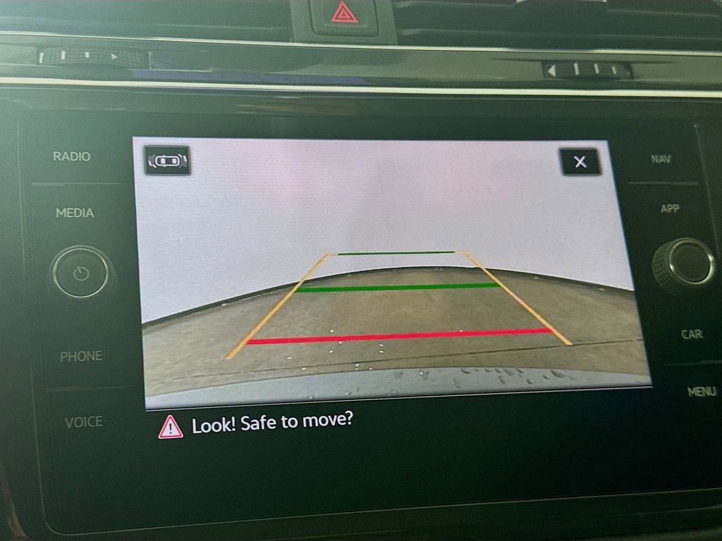 Used 2022 Volkswagen Tiguan SEL R-Line image 16