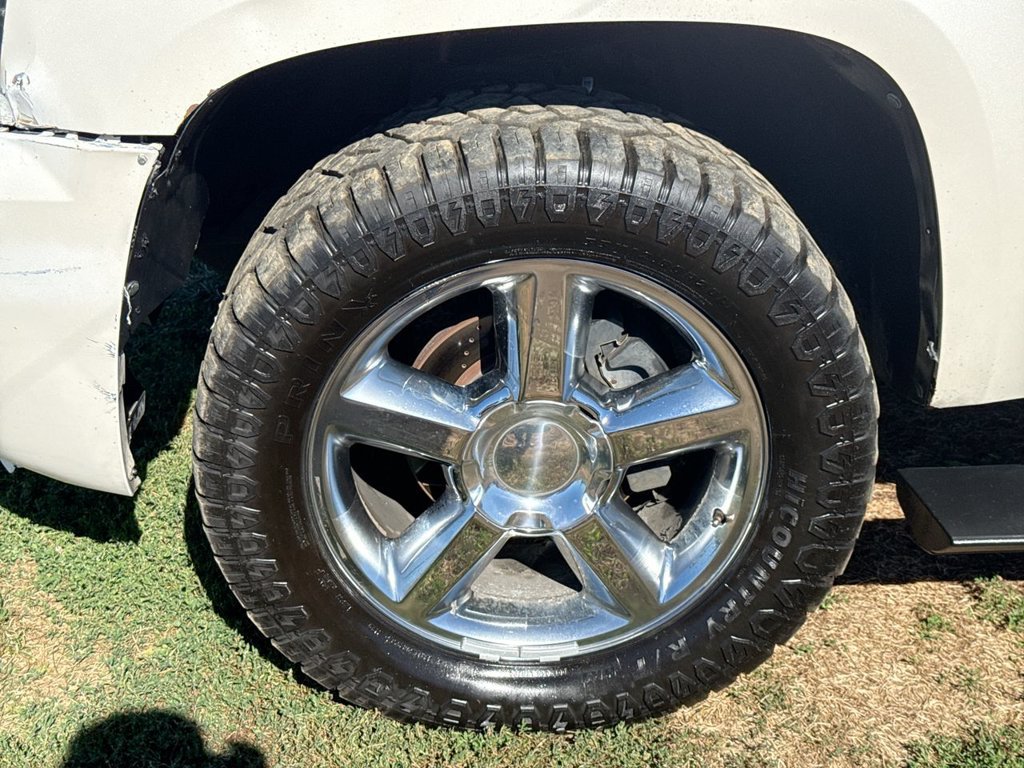Used 2012 Chevrolet Avalanche LTZ AWD/4WD image 2