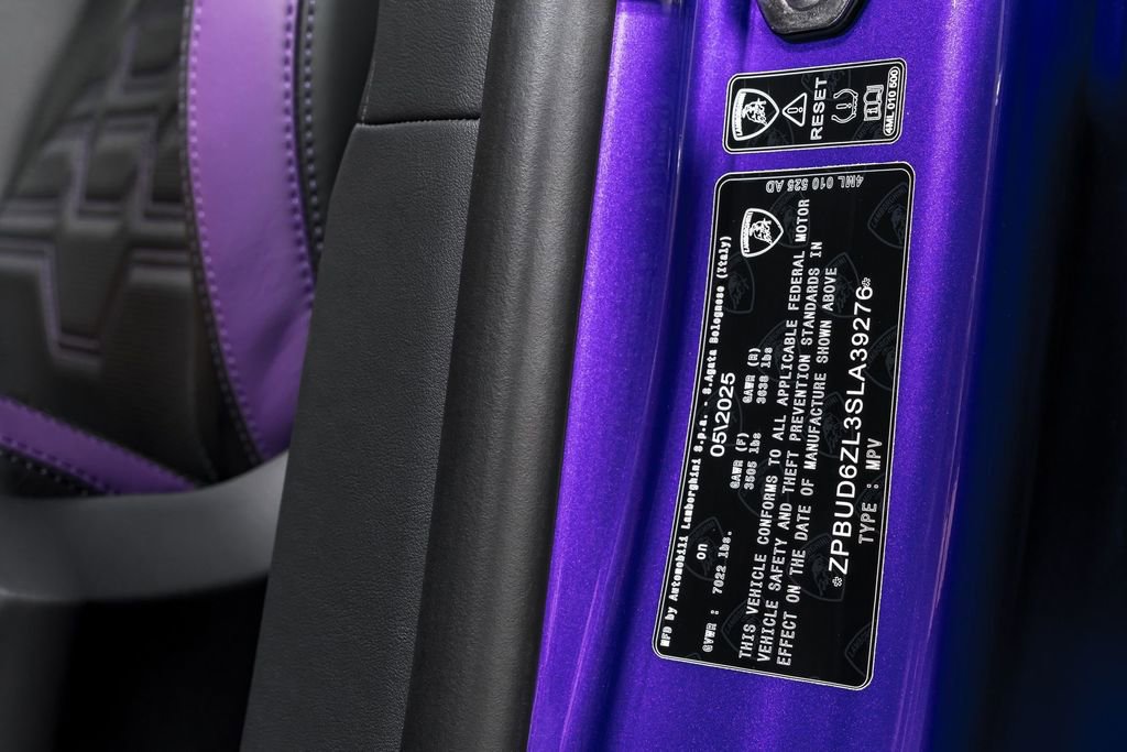 Used 2025 Lamborghini Urus SE image 12