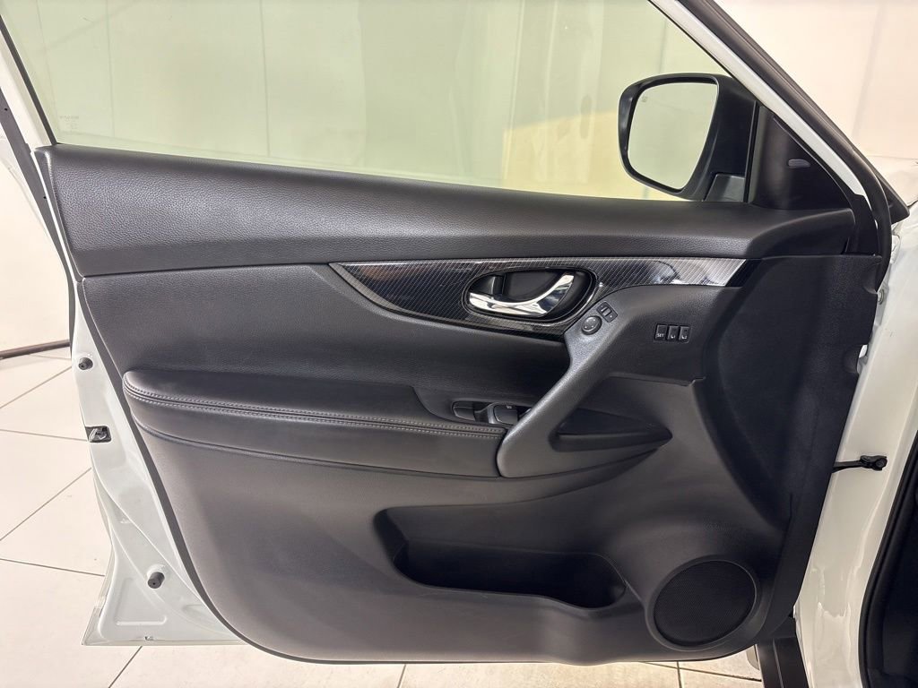 Used 2018 Nissan Rogue SL w/ Premium Package FWD image 19