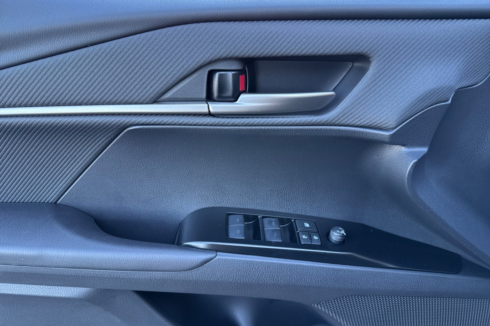 New 2026 Toyota Camry Hybrid image 11