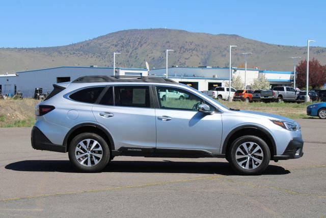 Used 2020 Subaru Outback Premium image 7