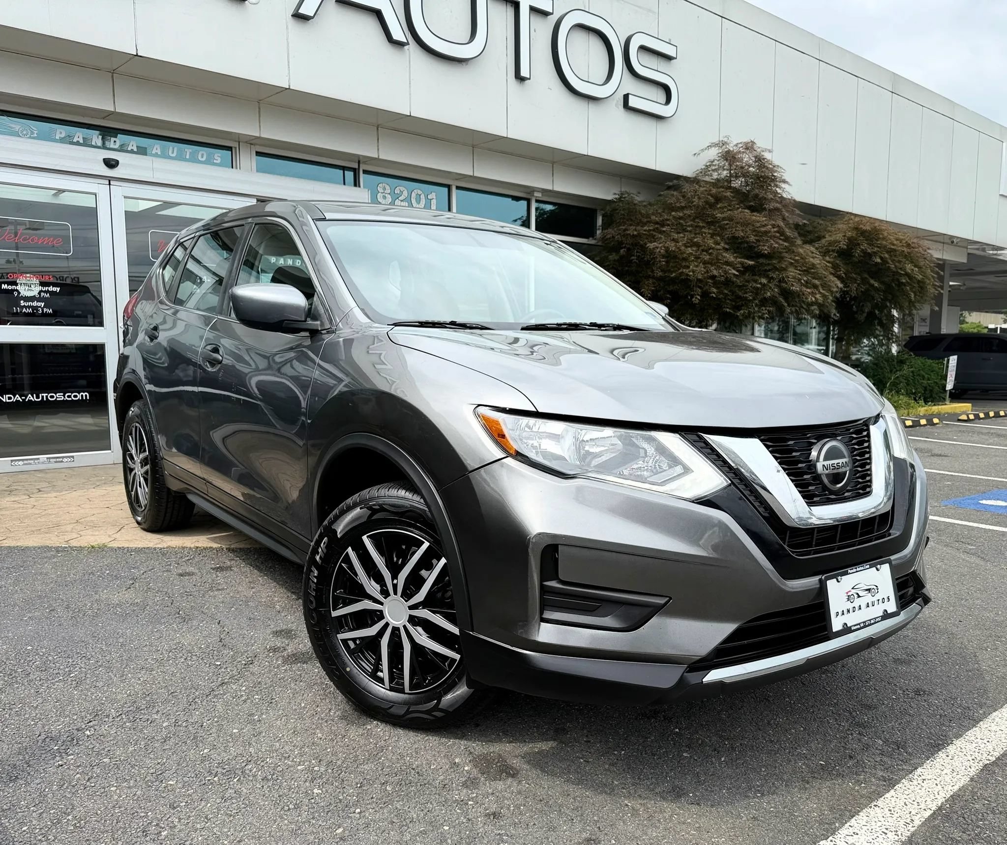 Used 2018 Nissan Rogue S AWD/4WD image 1