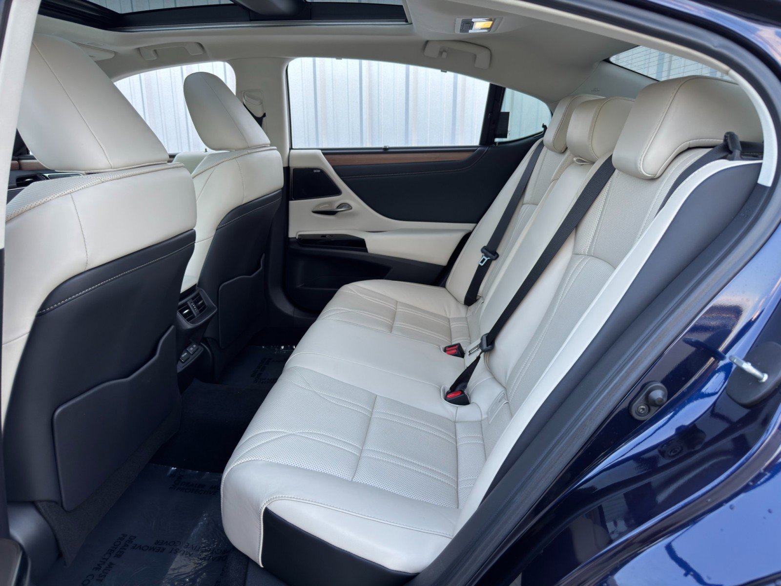 Used 2025 Lexus ES 350 Ultra Luxury w/ Accessory Package (Z1) image 47