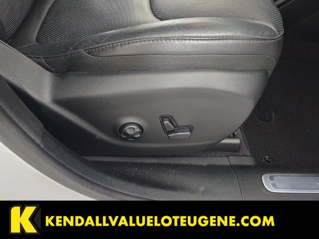 Used 2017 Jeep Cherokee Overland w/ Technology Group AWD/4WD image 32