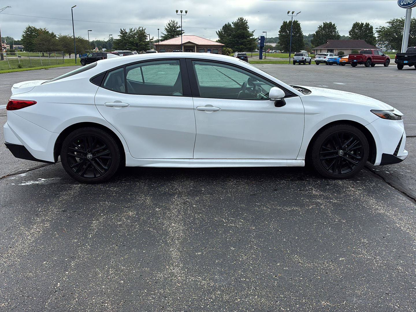 Used 2025 Toyota Camry SE FWD image 6