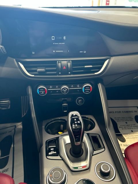 Used 2022 Alfa Romeo Giulia Veloce AWD/4WD image 13