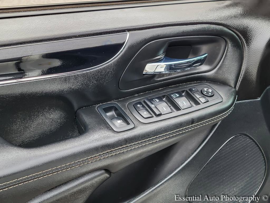 Used 2018 Dodge Grand Caravan SXT w/ Blacktop Package image 14