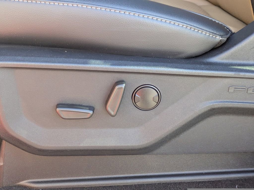 New 2026 Ford F250 Lariat w/ Black Appearance Package image 15