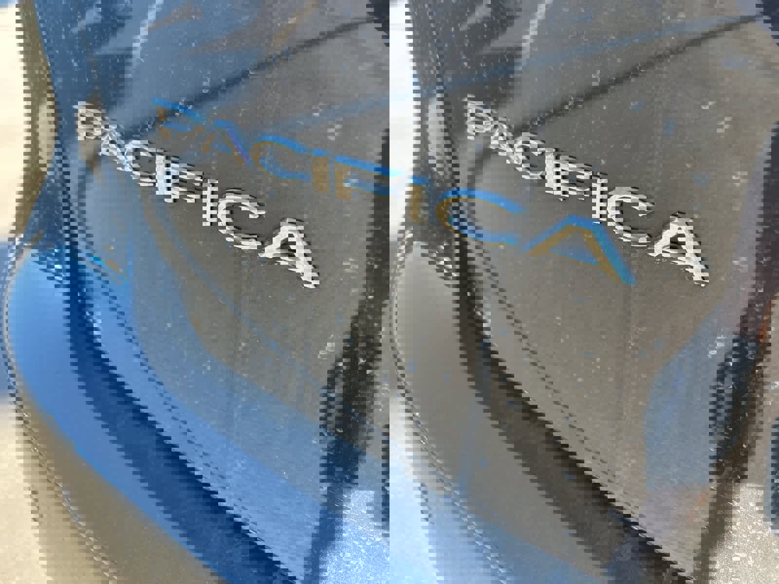 Used 2024 Chrysler Pacifica Touring-L image 15