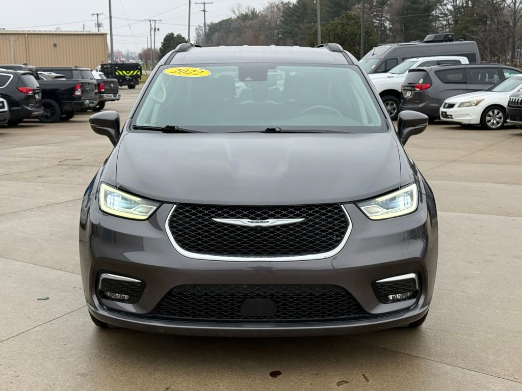 Used 2022 Chrysler Pacifica Touring-L image 3