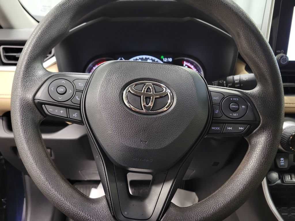 Used 2025 Toyota RAV4 XLE FWD image 18