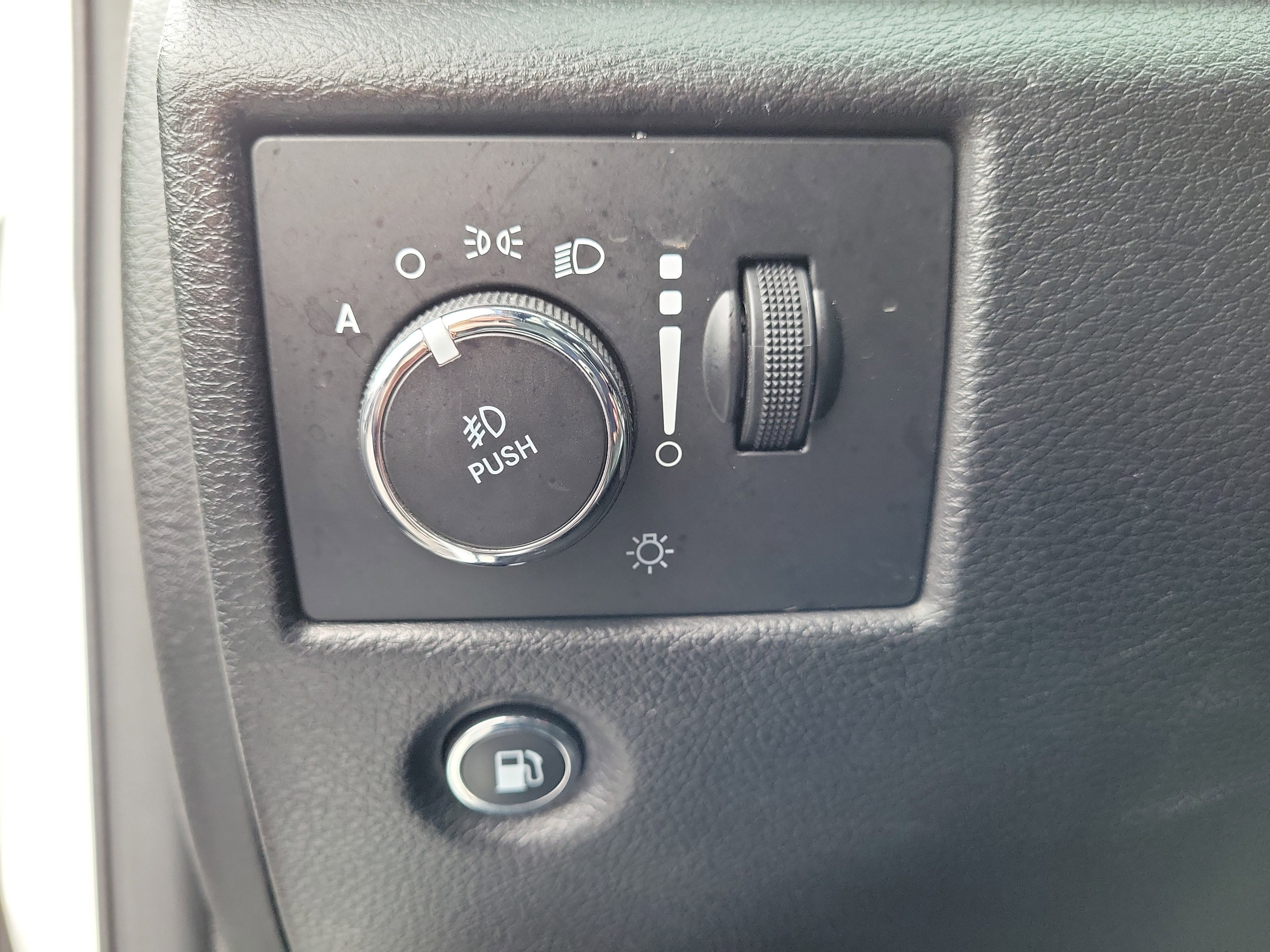 Used 2020 Jeep Grand Cherokee Limited X image 22