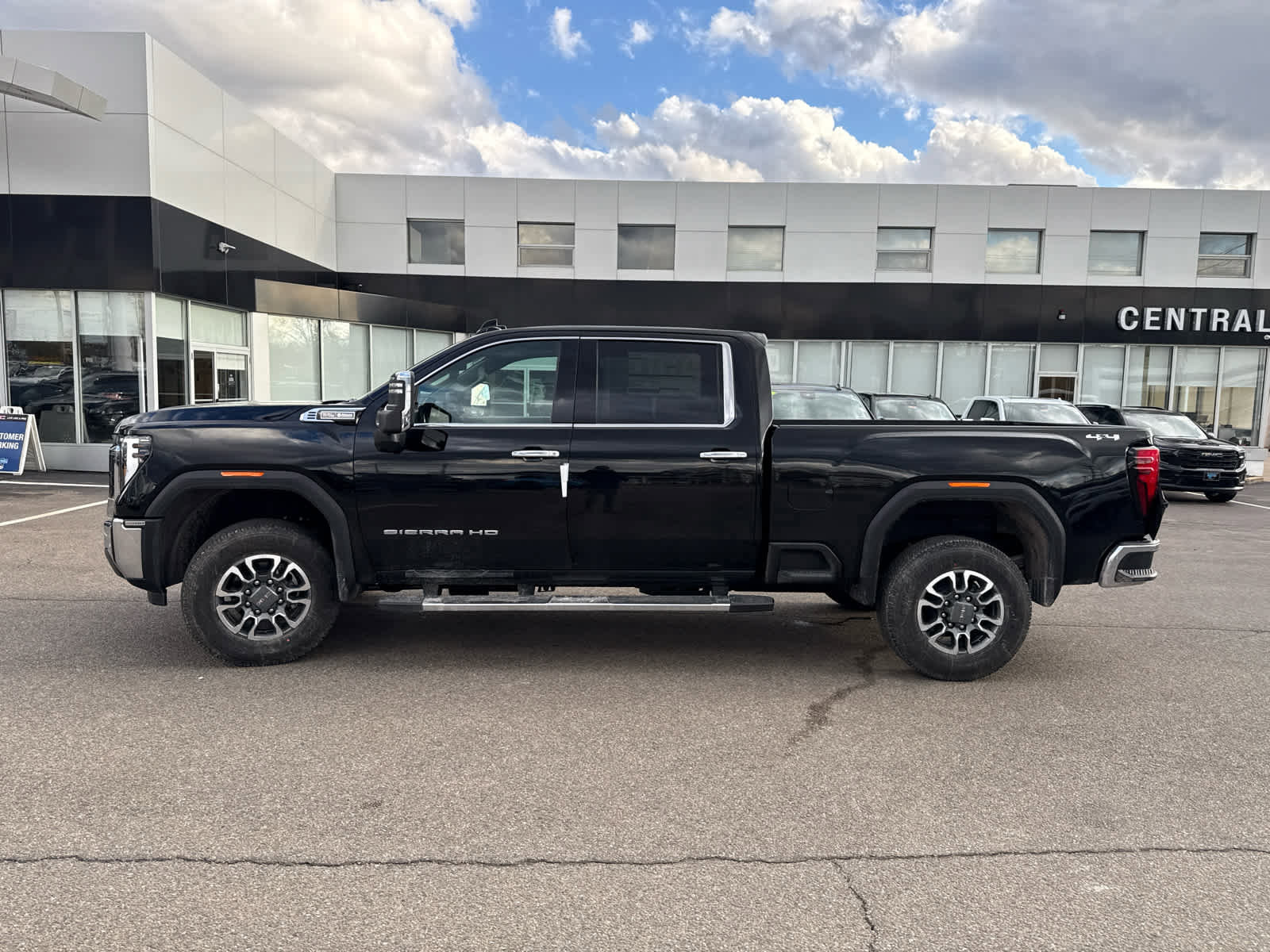 New 2026 GMC Sierra 2500 SLT w/ SLT Premium Package image 4