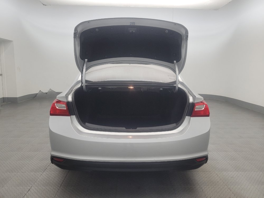 Used 2018 Chevrolet Malibu LT FWD image 29