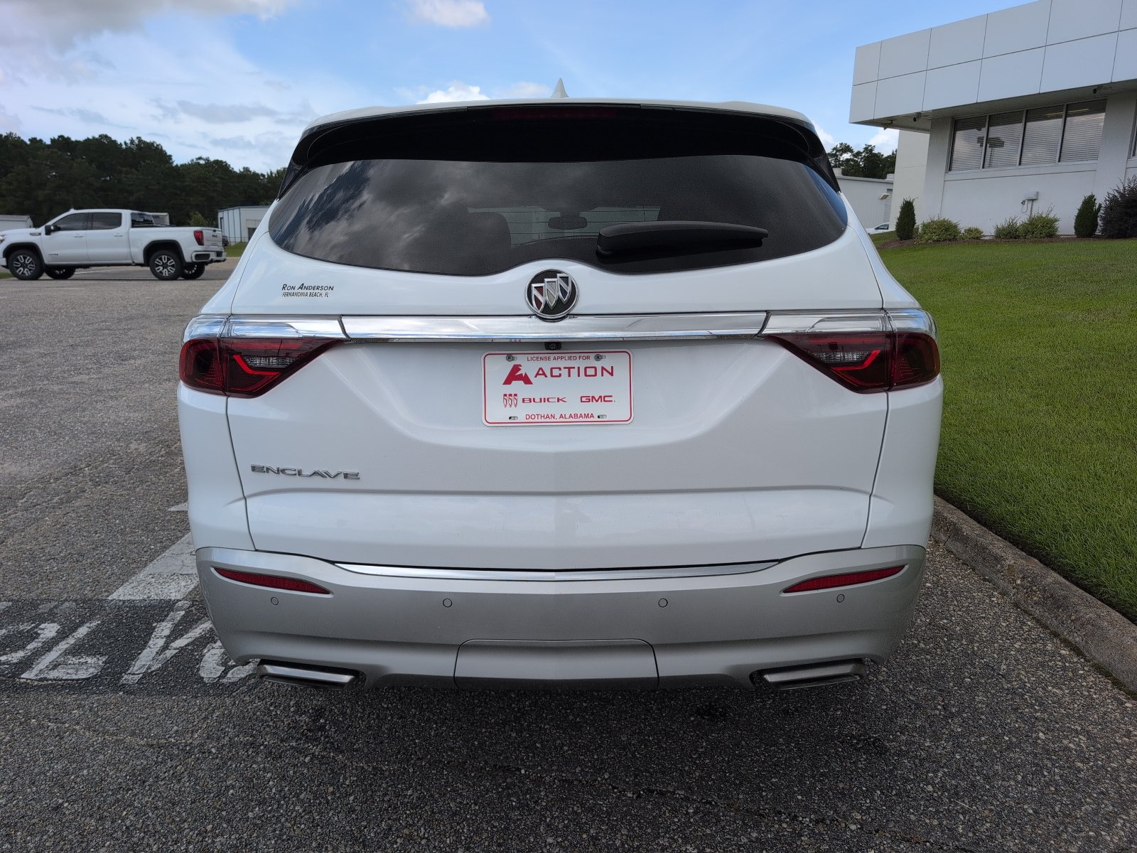 Used 2023 Buick Enclave Essence w/ Experience Buick Package FWD image 3